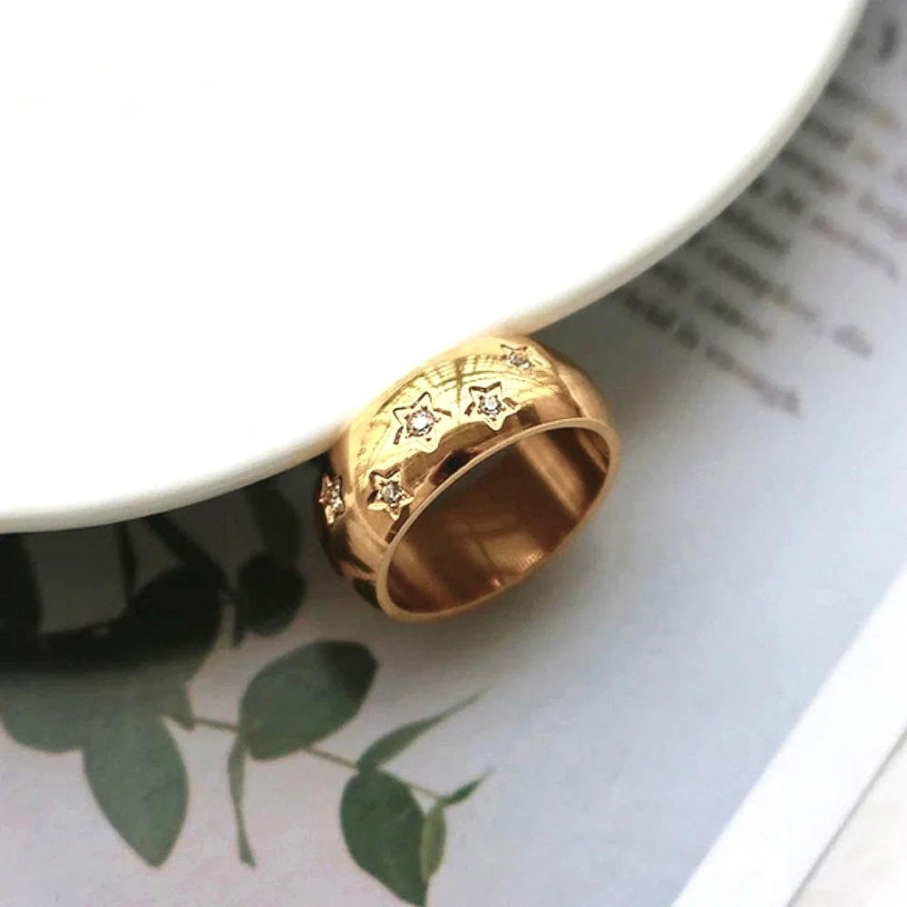 NEW‎ Women's Wide Pave Diamond Star Gold-Plated Ring Band Size 7